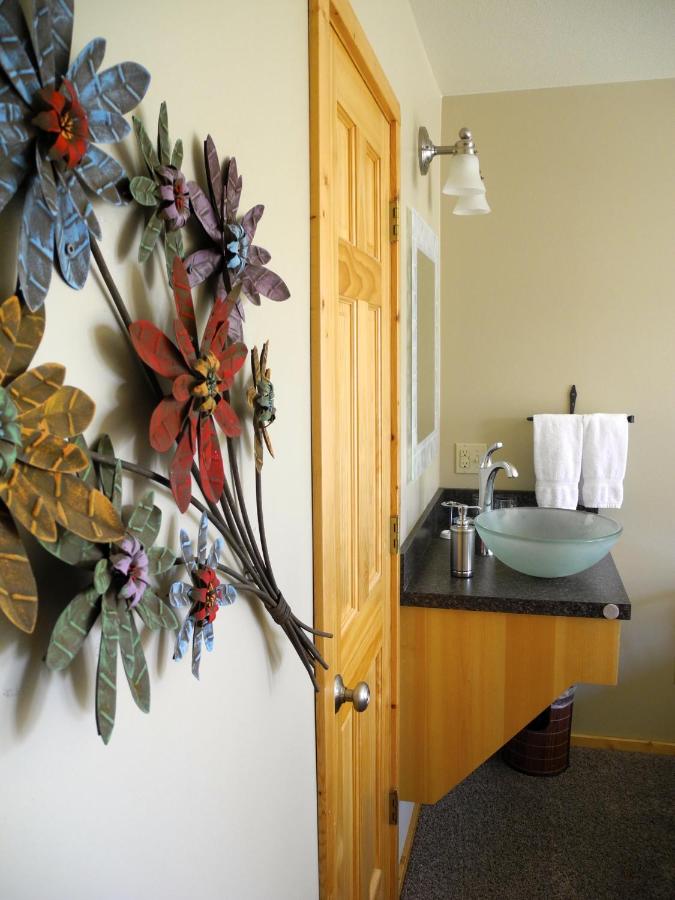 | Bay Avenue Inn