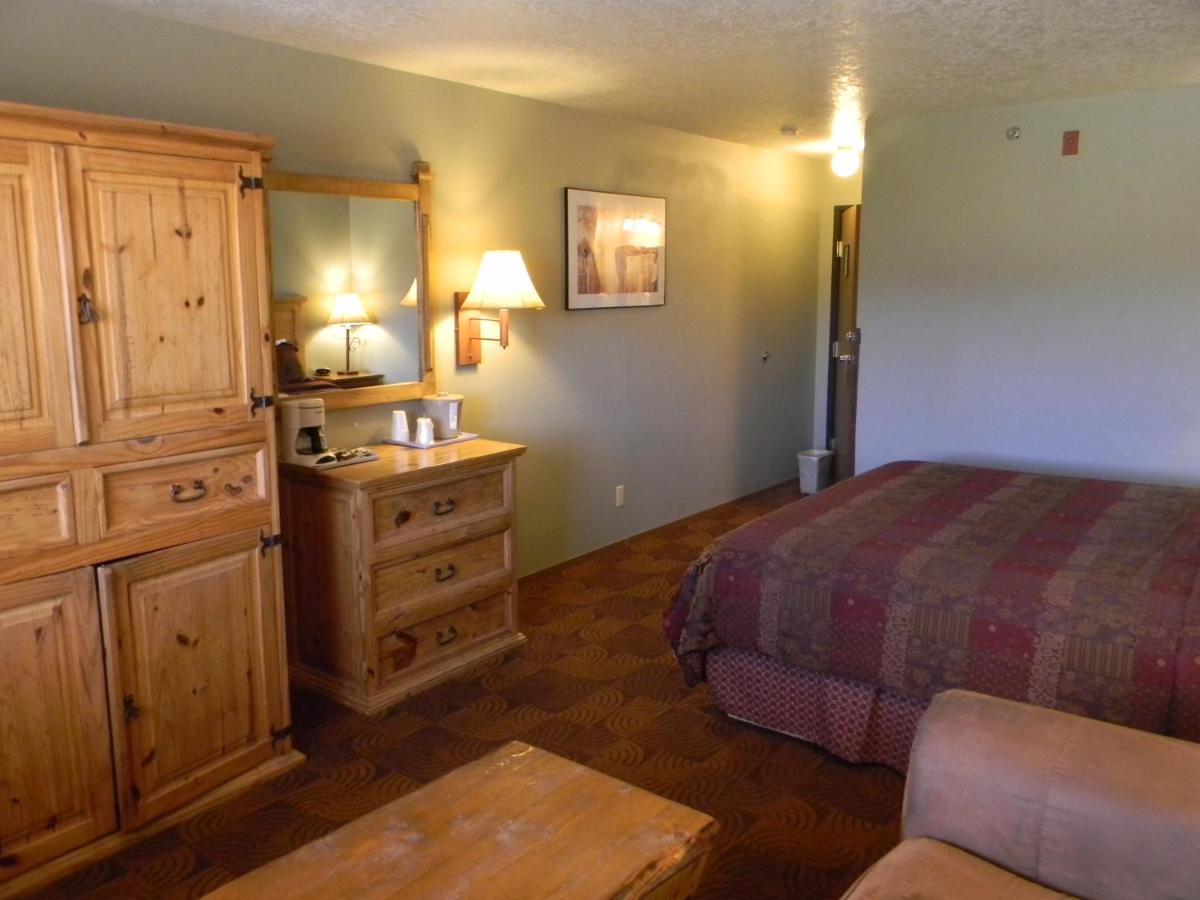 | New Summit Inn