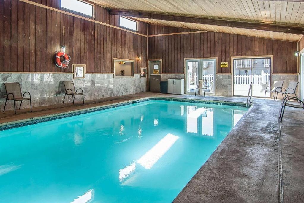 | Econo Lodge Inn & Suites Madras