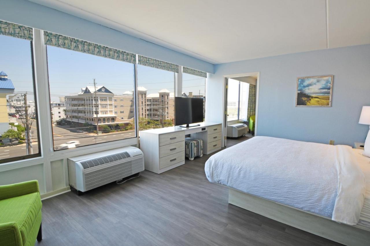 Deluxe King Suite - No Pets Allowed at Fenwick Inn