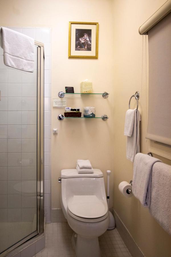 Deluxe Queen Room at Washington Square Inn