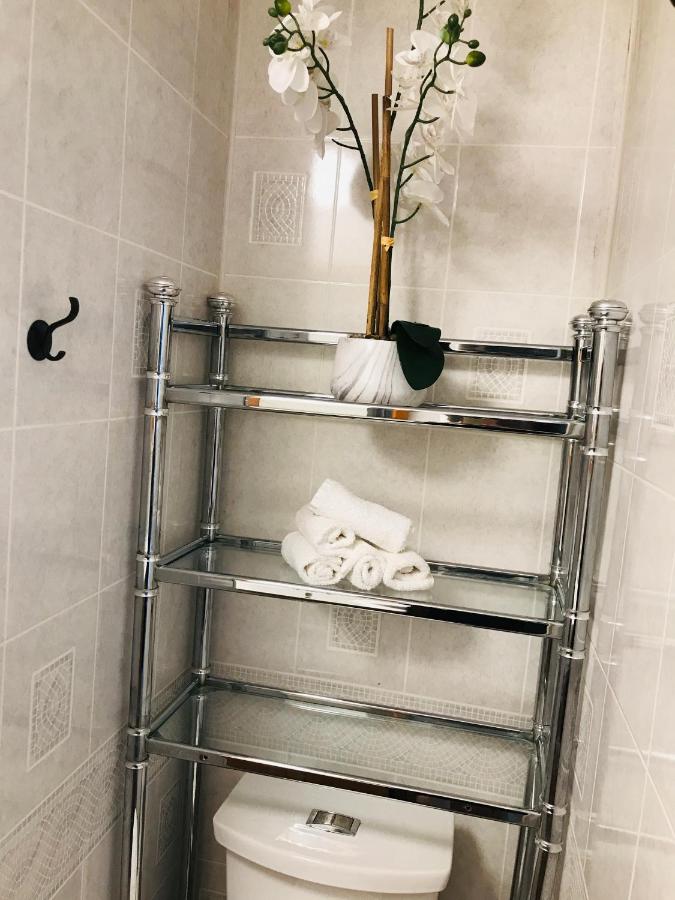  | COZY 2 BEDROOM GUESTHOUSE IN BEVERLY HILLS