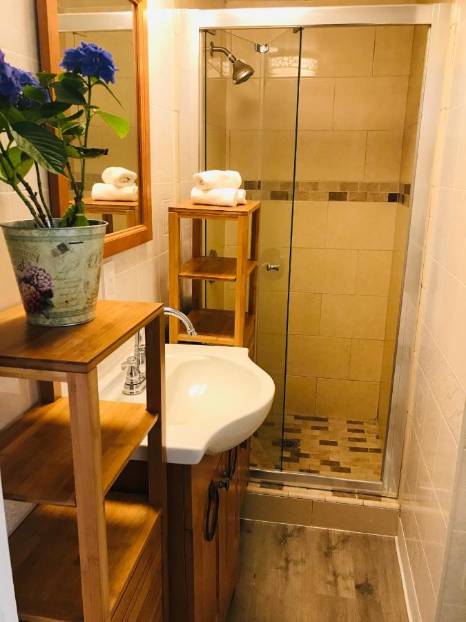  | COZY 2 BEDROOM GUESTHOUSE IN BEVERLY HILLS