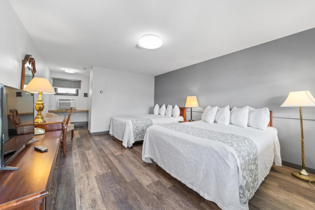 Double Room with Two Double Beds at Glass House Inn Erie Near I-90 & I-79