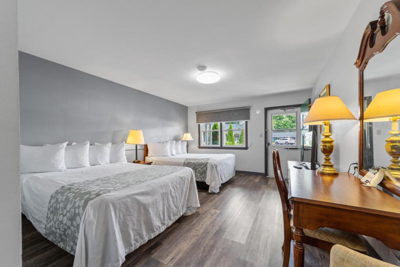 Double Room with Two Double Beds at Glass House Inn Erie Near I-90 & I-79