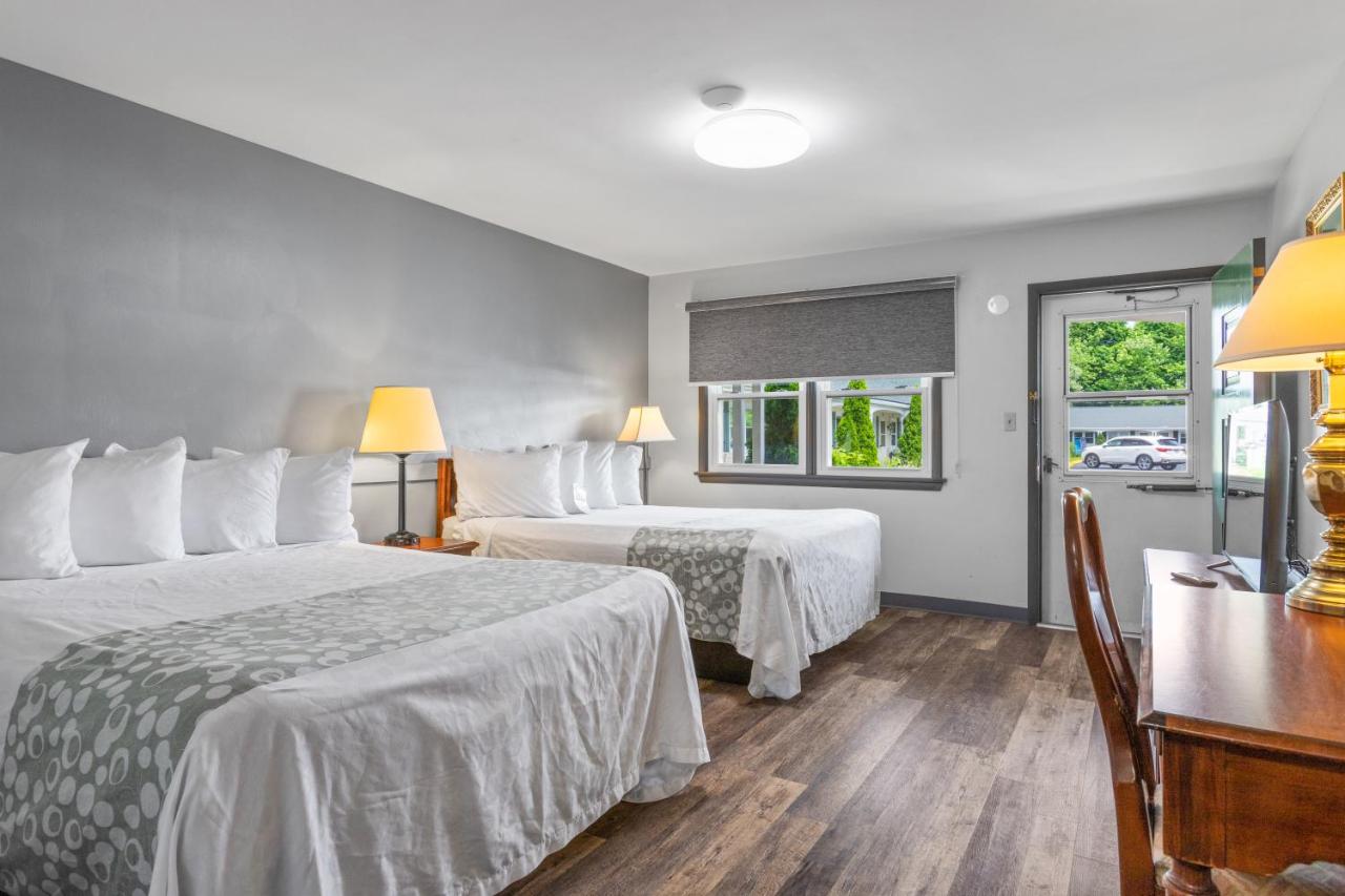 Double Room with Two Double Beds at Glass House Inn Erie Near I-90 & I-79