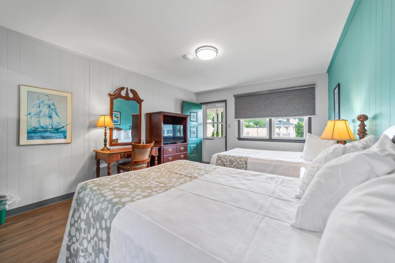 Double Room with Two Double Beds at Glass House Inn Erie Near I-90 & I-79