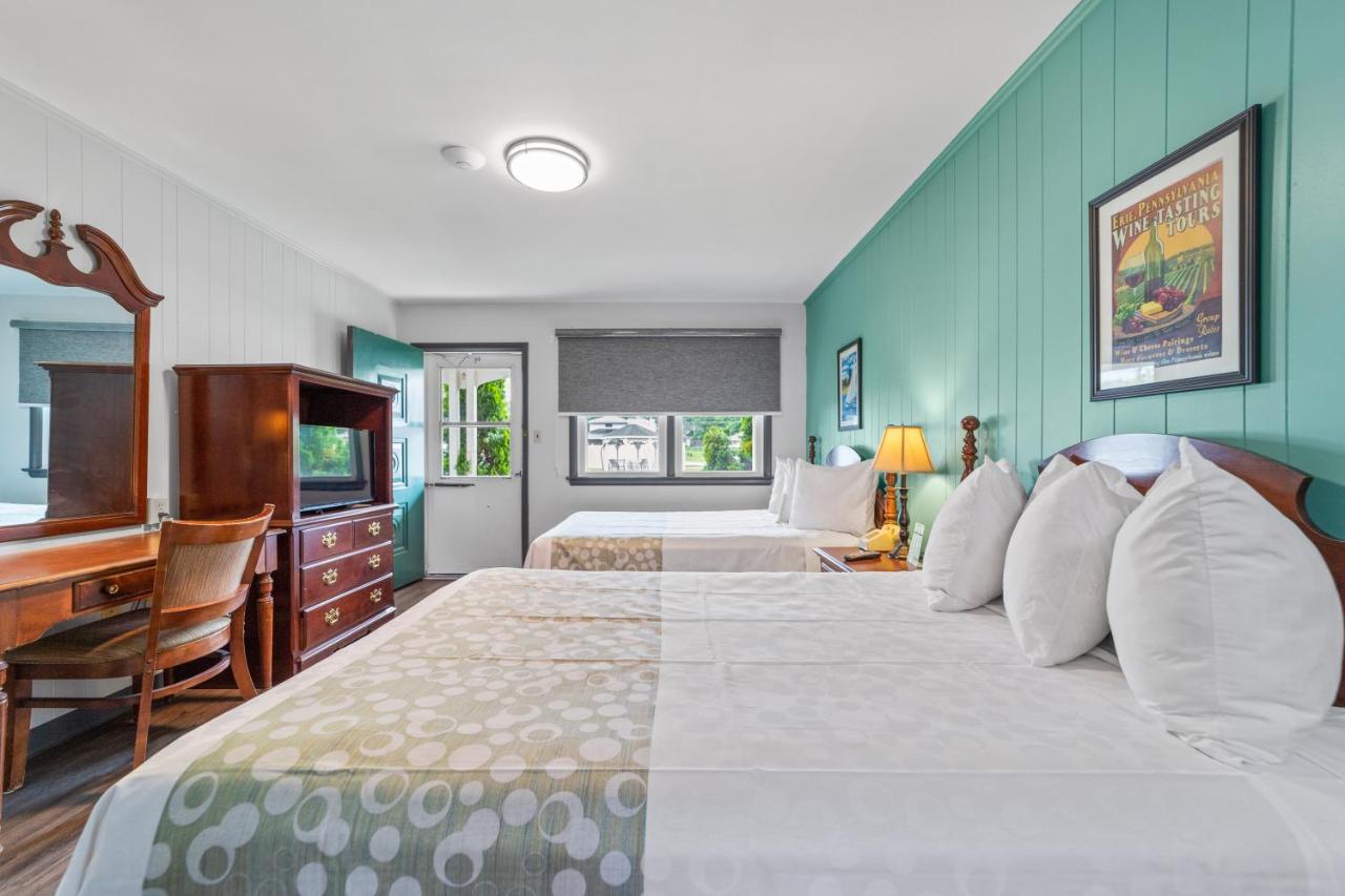 Double Room with Two Double Beds at Glass House Inn Erie Near I-90 & I-79