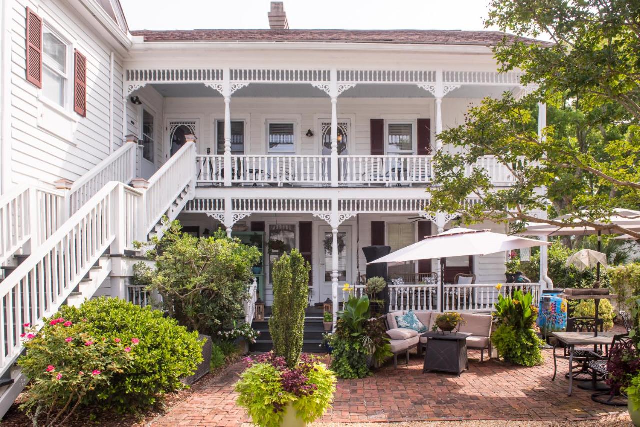 | Pecan Tree Inn