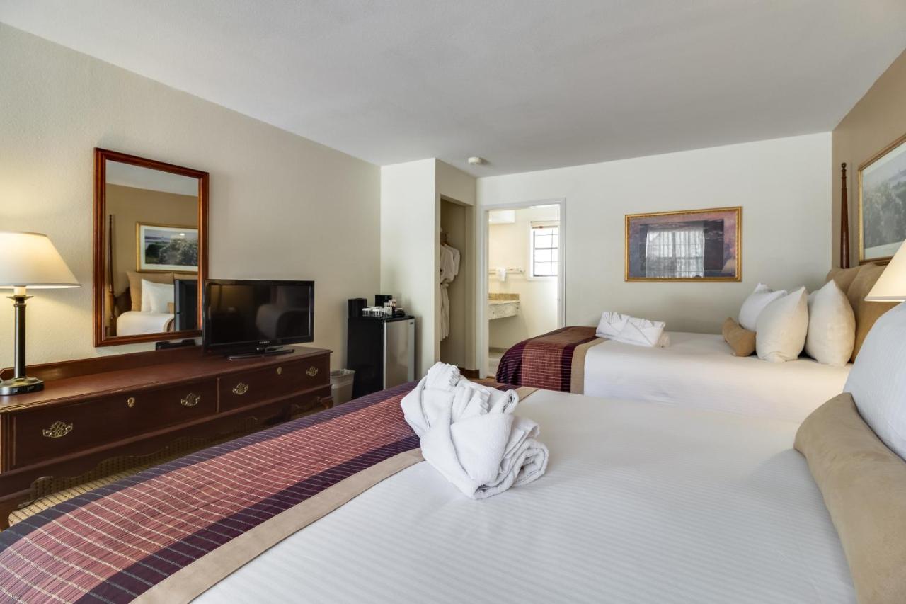 | Twin Peaks Lodge & Hot Springs
