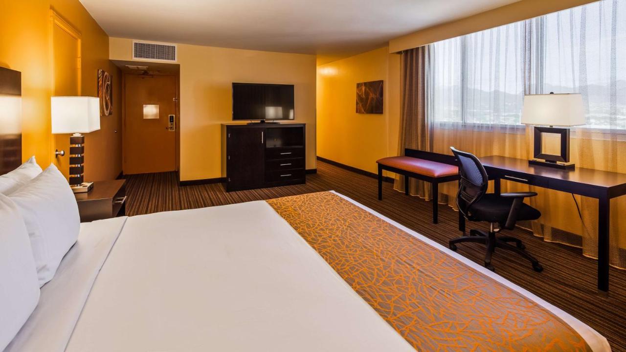| Best Western The Plaza Hotel - Free Breakfast