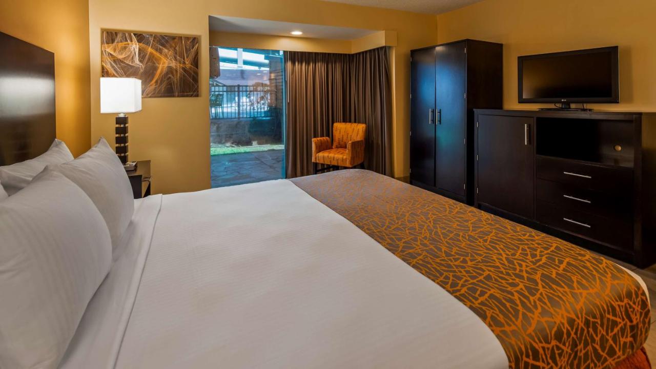 | Best Western The Plaza Hotel - Free Breakfast