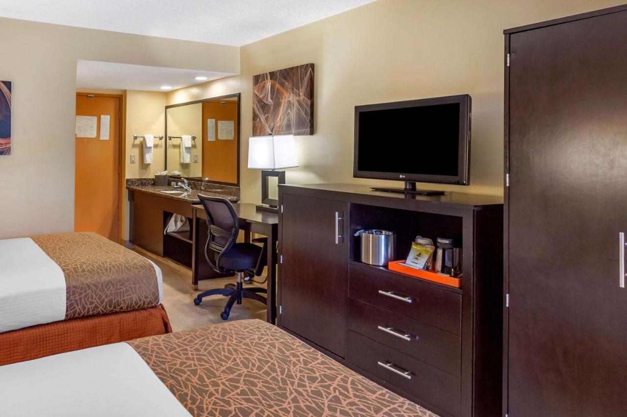 | Best Western The Plaza Hotel - Free Breakfast