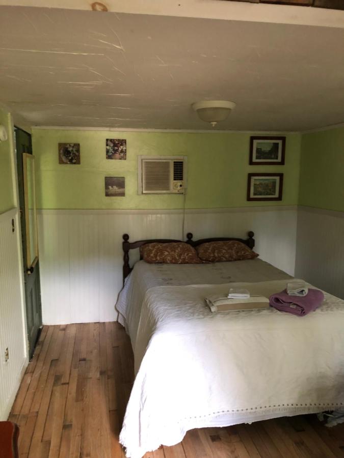 | Seafarer Inn and Cottages