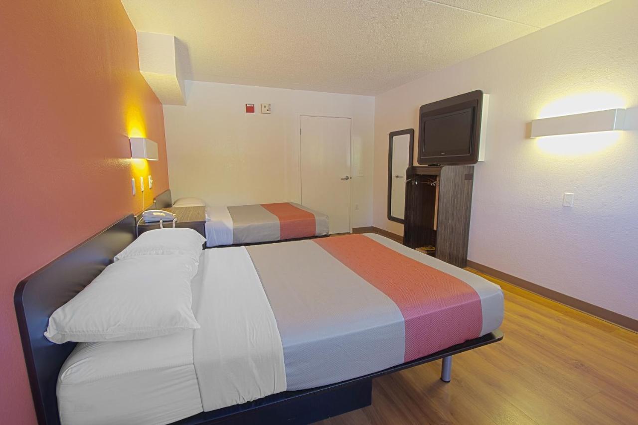| Motel 6-Piscataway, NJ