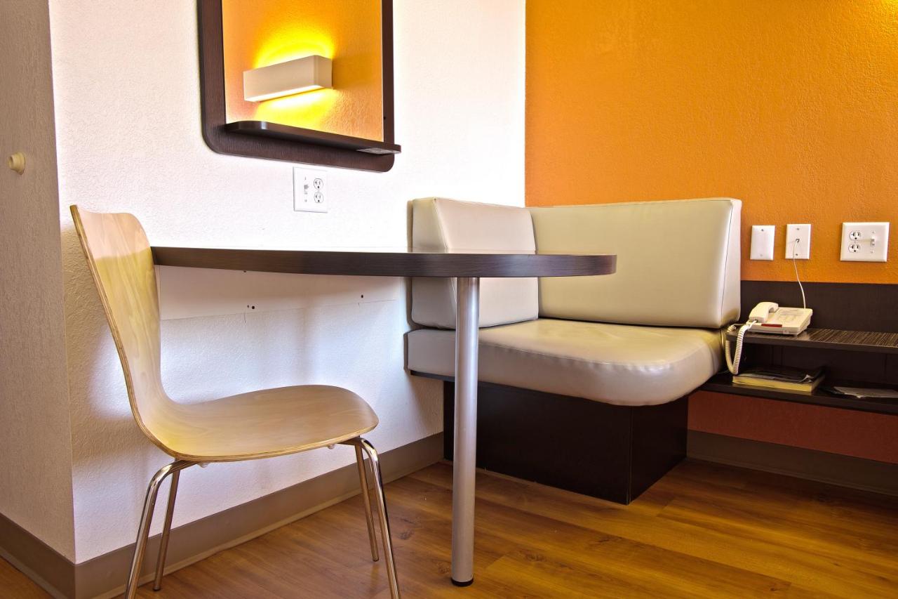 | Motel 6-Piscataway, NJ