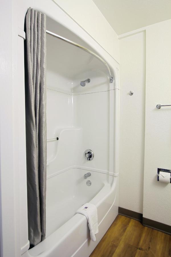 | Motel 6-Piscataway, NJ