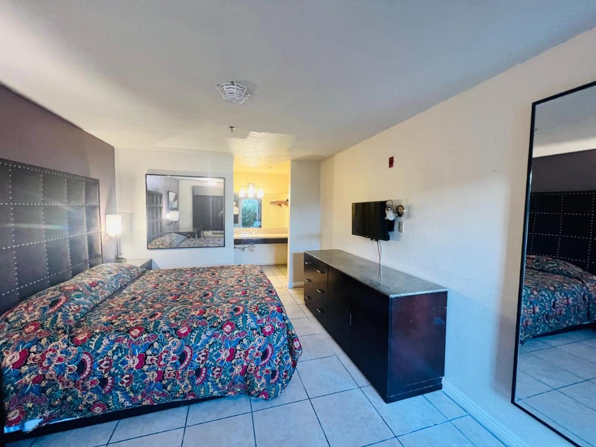 | Royal Inn Motel