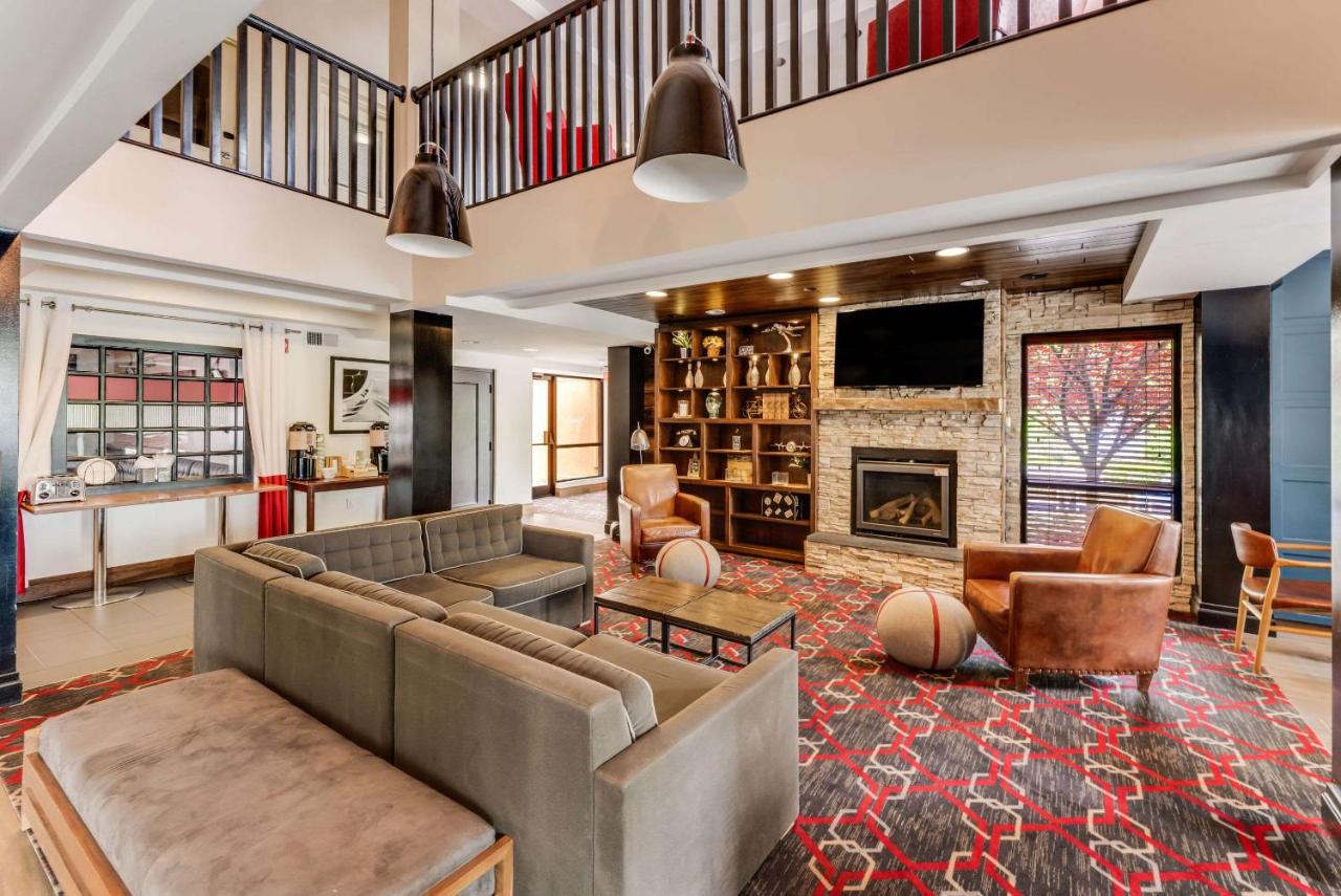  | Four Points by Sheraton Newburgh Stewart Airport