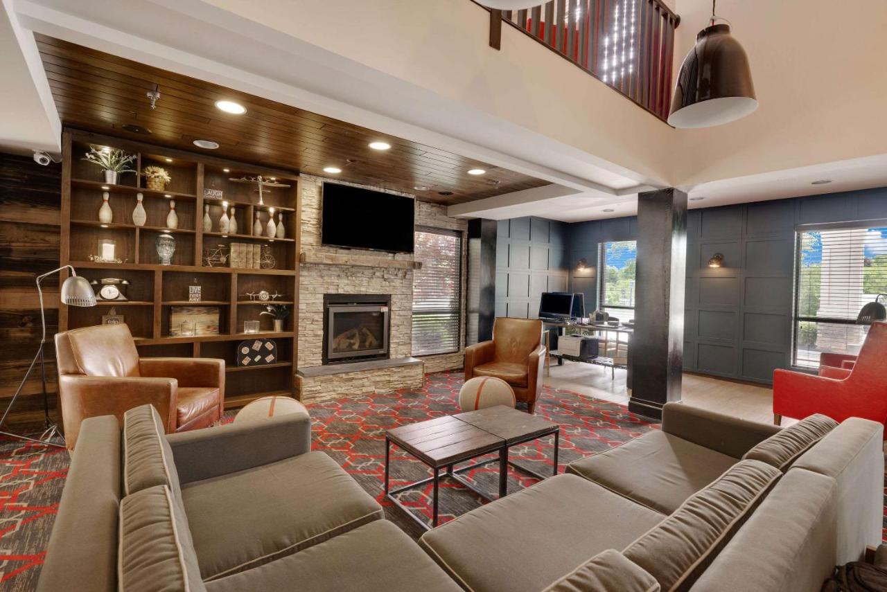  | Four Points by Sheraton Newburgh Stewart Airport