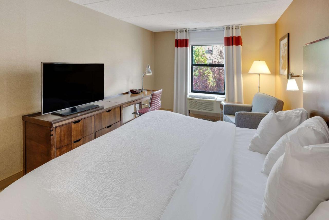  | Four Points by Sheraton Newburgh Stewart Airport