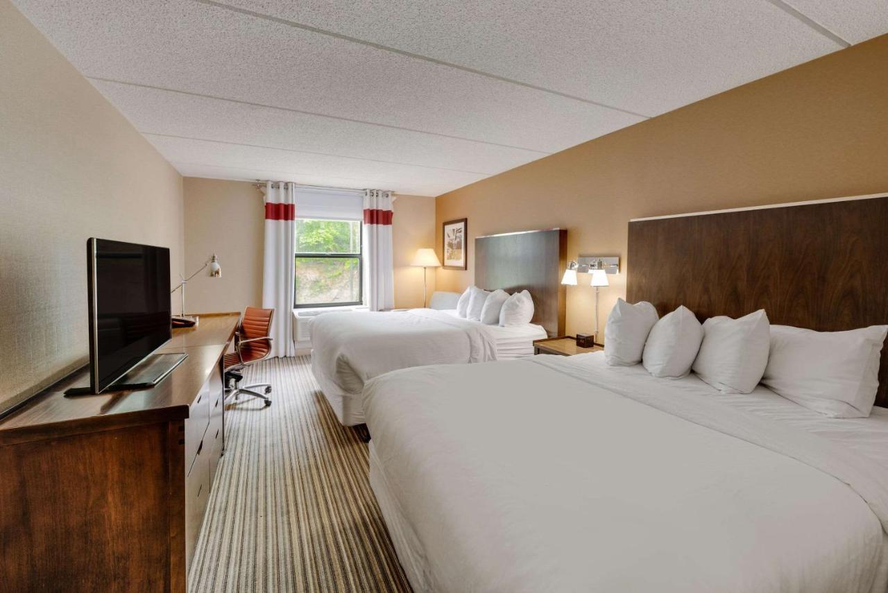  | Four Points by Sheraton Newburgh Stewart Airport