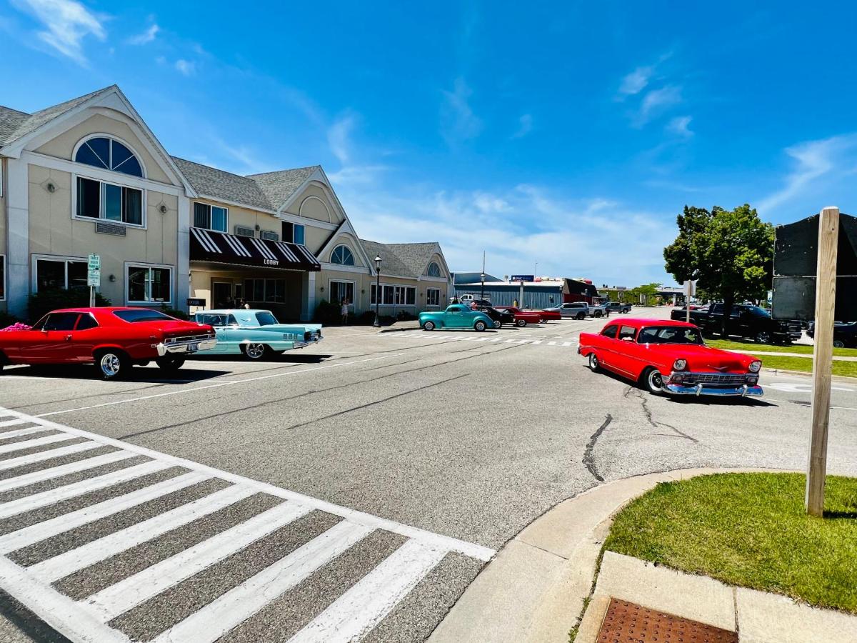 | Court Plaza Inn & Suites of Mackinaw