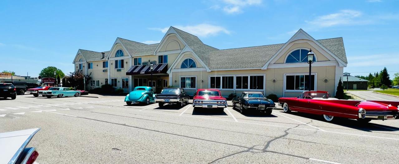 | Court Plaza Inn & Suites of Mackinaw