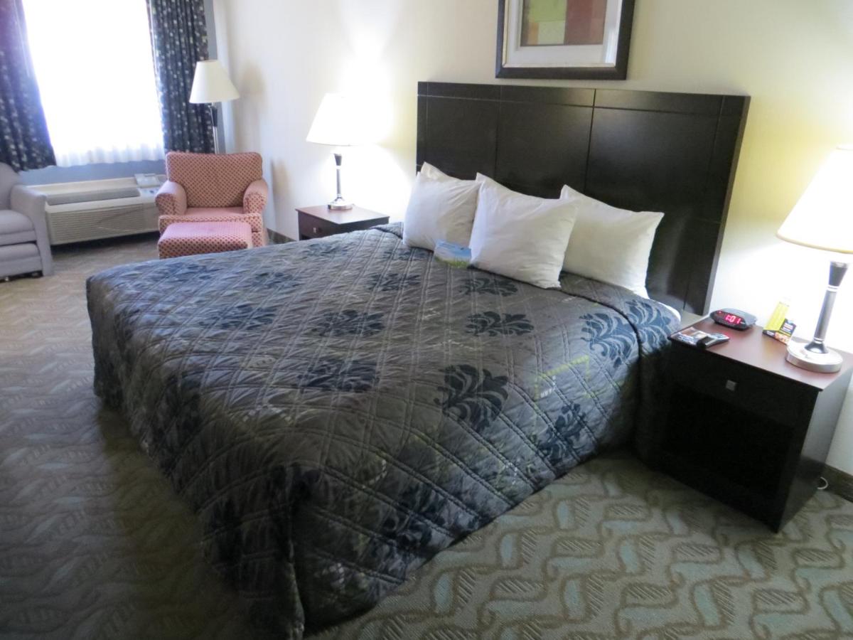 King Room - Non-Smoking at Days Inn by Wyndham Bryan College Station