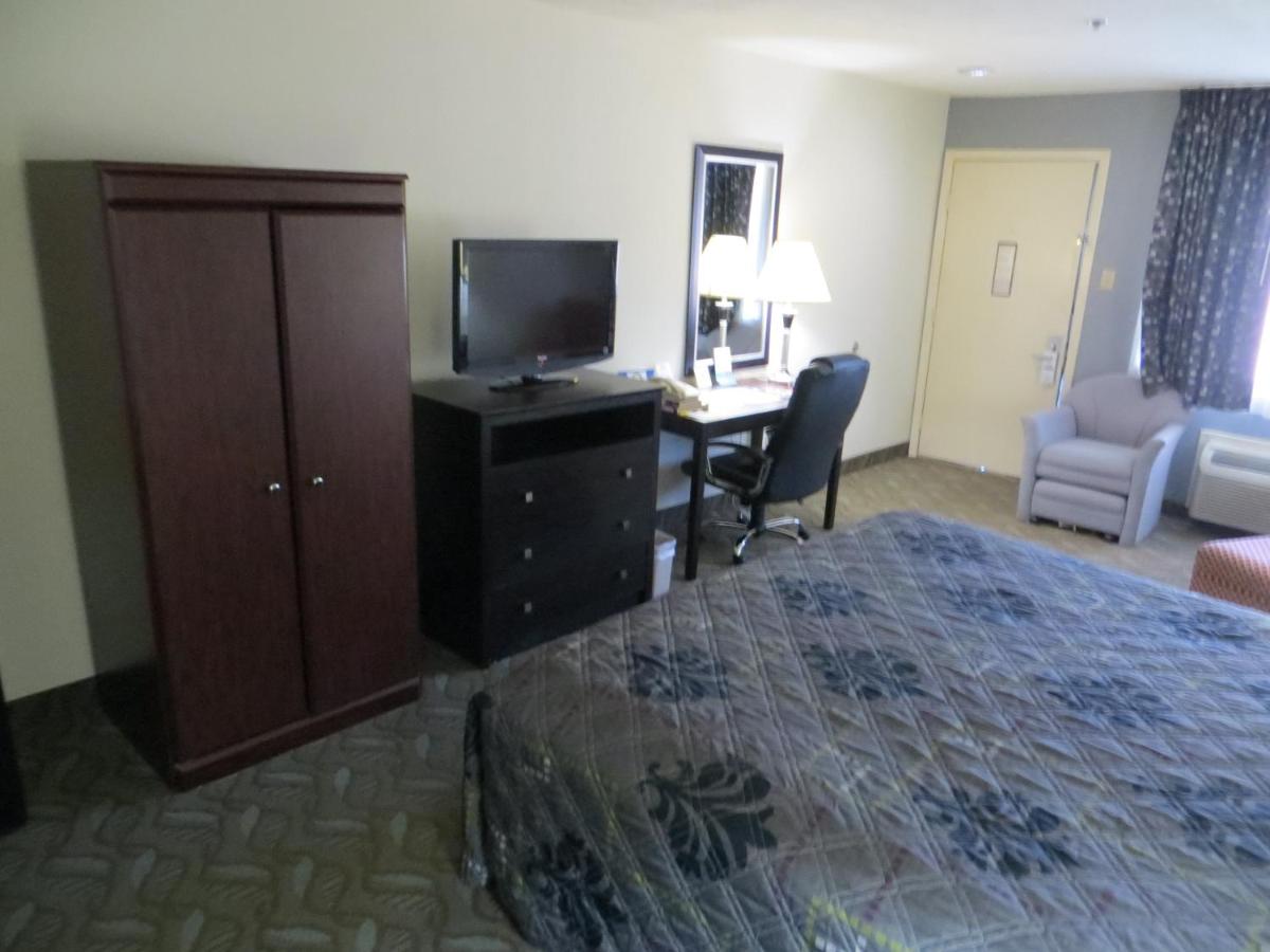 King Room - Non-Smoking at Days Inn by Wyndham Bryan College Station