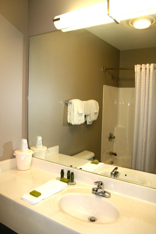 Queen Room with Two Queen Beds at Carpenter Street Hotel