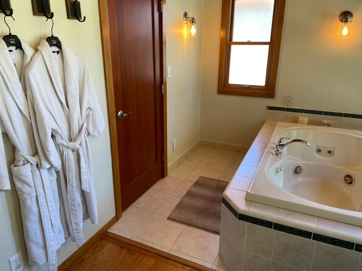 | Luxury Riverside Estate - 3BR Home or 1BR Cottage or BOTH - Sleeps 14 - Swim, fish, relax, refresh