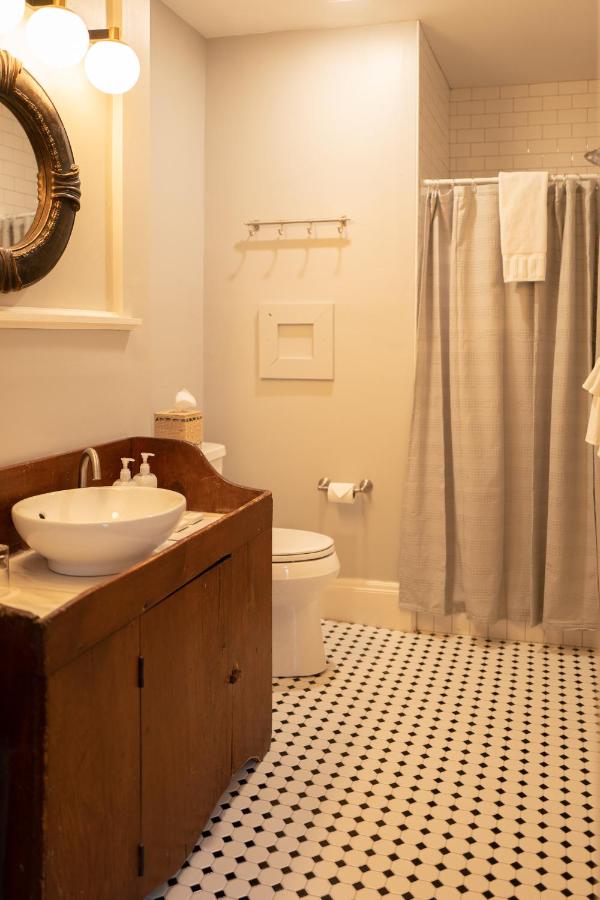 | OneSixtyFive, The Inn on Park Row