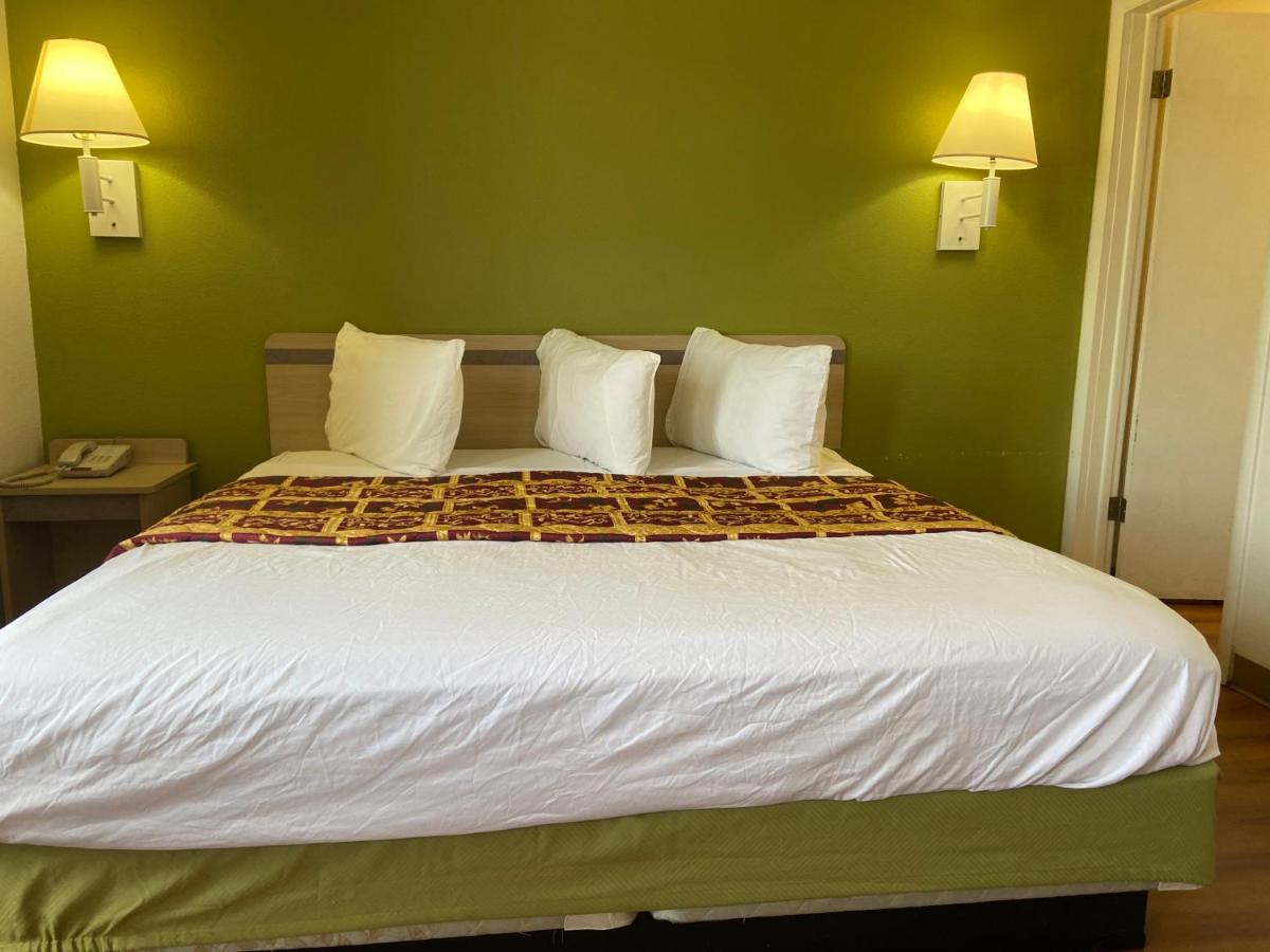 | EVANSTON INN at exit 6