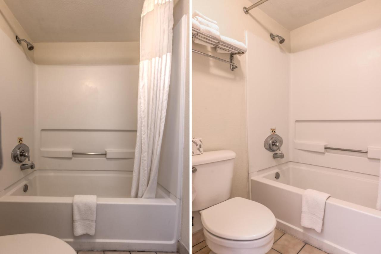 King Room - Disability Access at OYO Hotel Corpus Christi North / I-37
