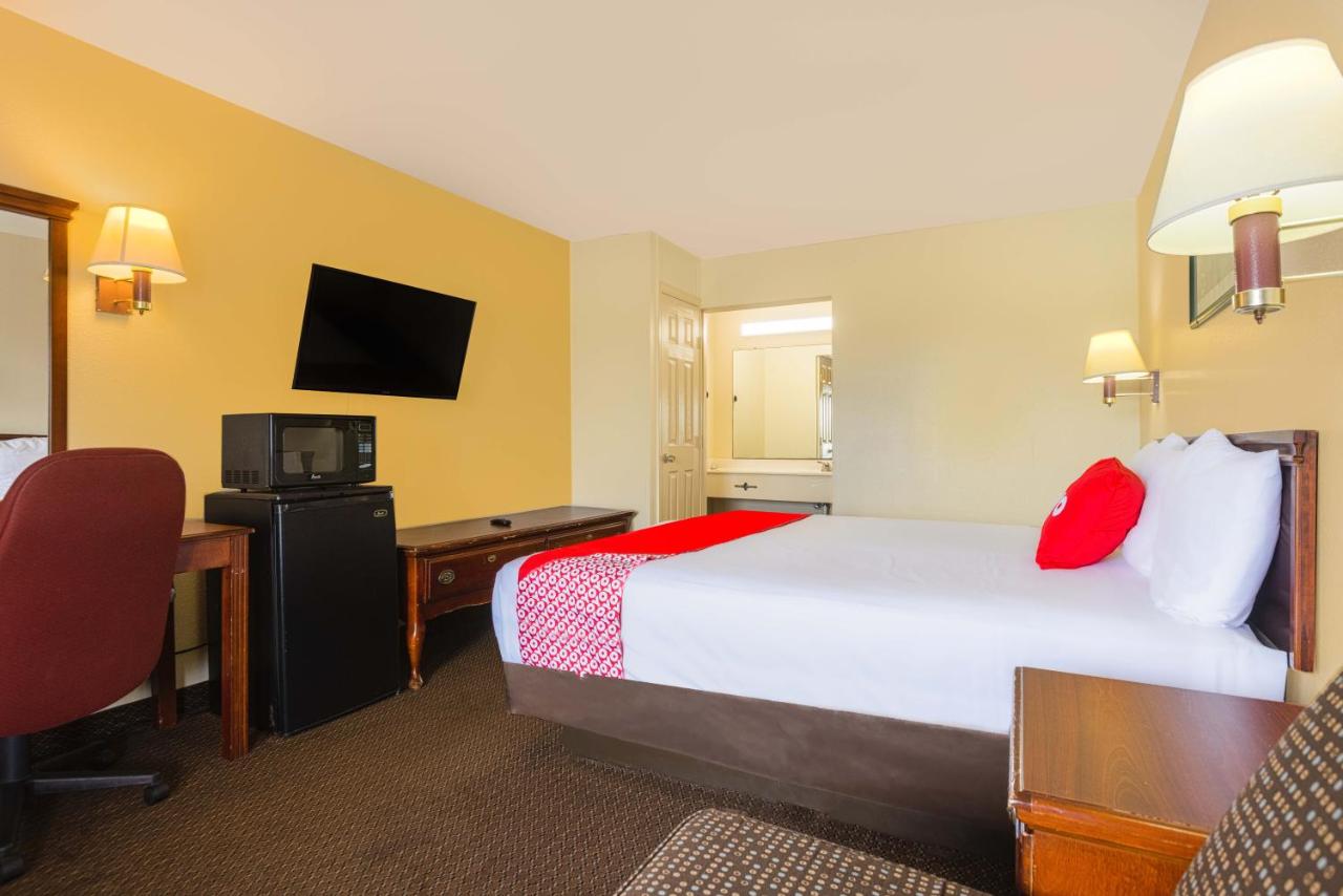 King Room - Disability Access at OYO Hotel Corpus Christi North / I-37