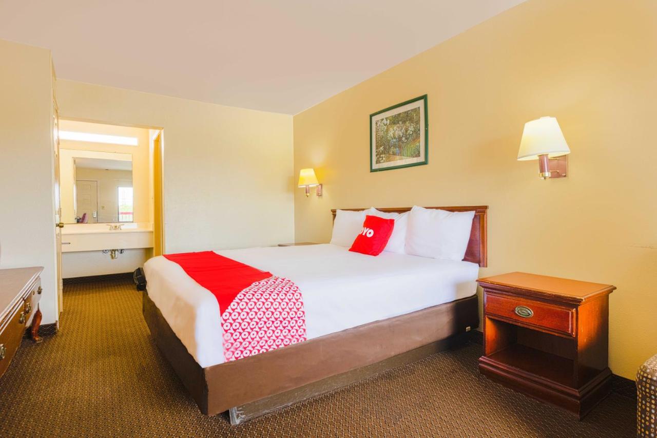King Room - Disability Access at OYO Hotel Corpus Christi North / I-37
