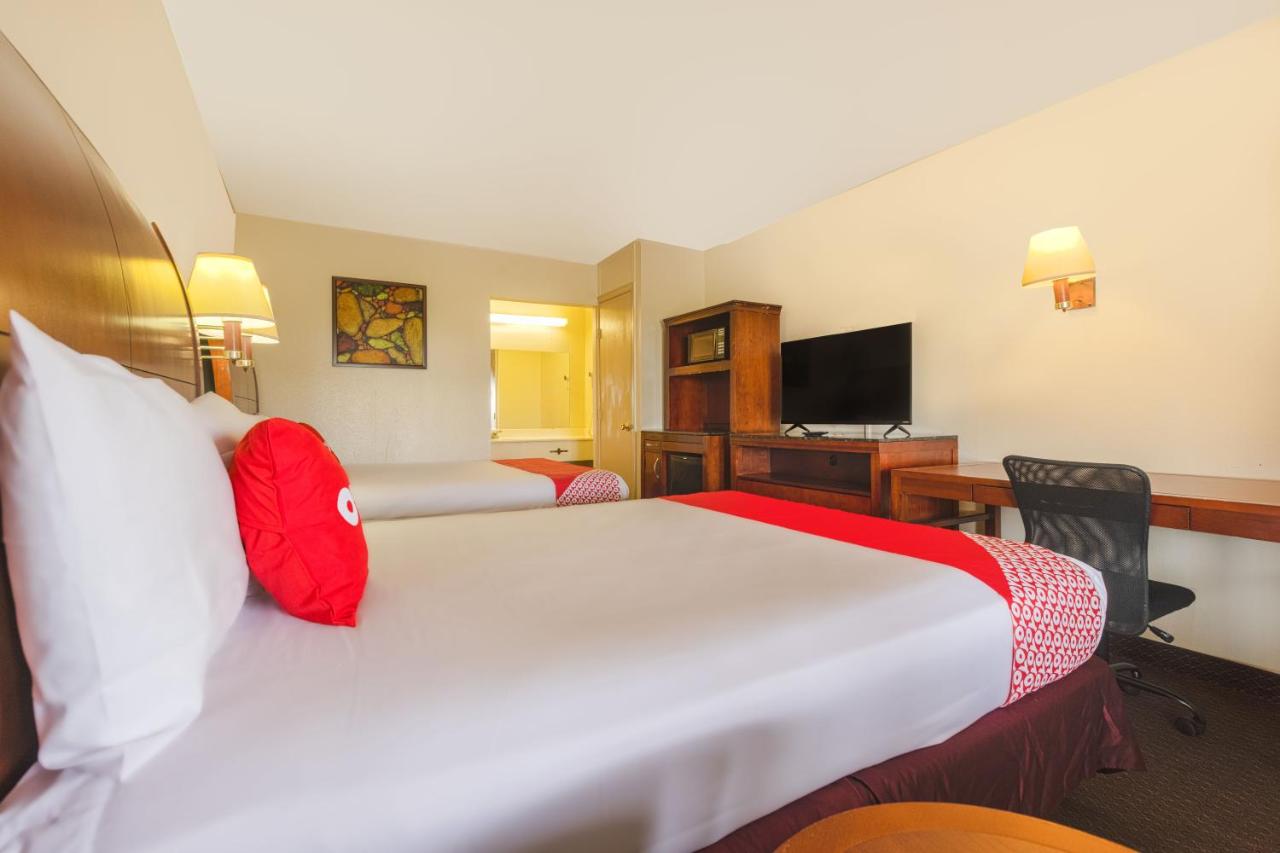 Deluxe Queen Room with Two Queen Beds at OYO Hotel Corpus Christi North / I-37