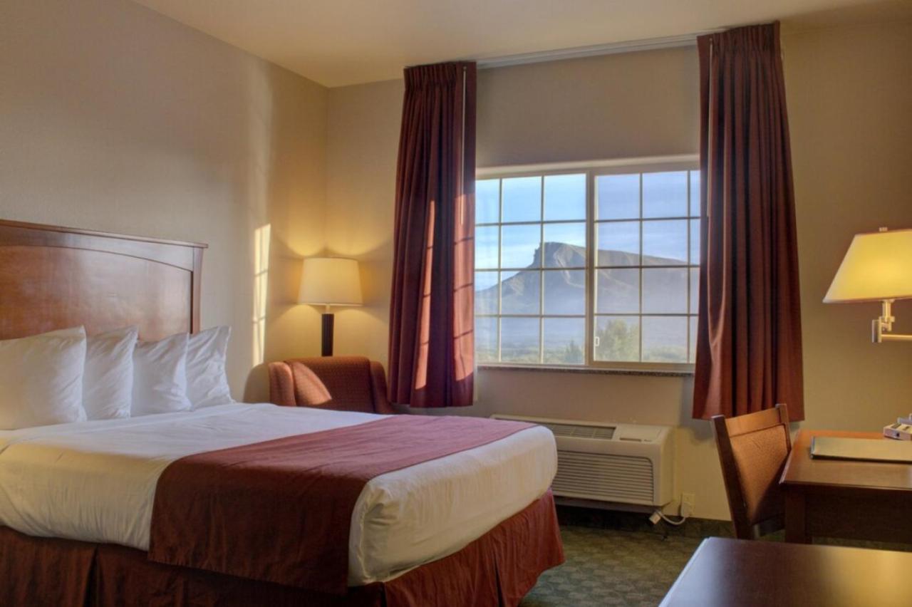 | Allington Inn & Suites Kremmling