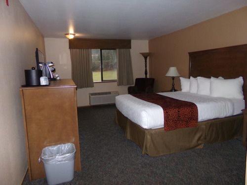 | Cowlitz River Lodge