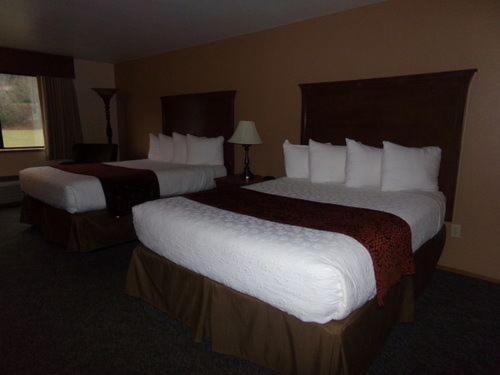 | Cowlitz River Lodge
