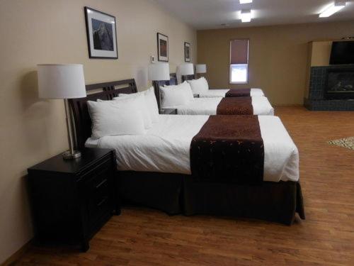 | Cowlitz River Lodge