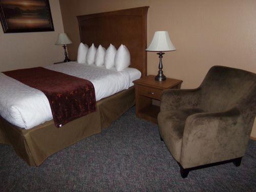 | Cowlitz River Lodge