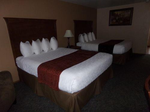 | Cowlitz River Lodge