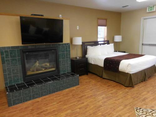 | Cowlitz River Lodge