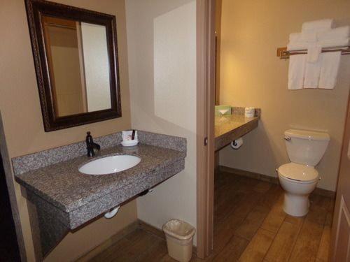 | Cowlitz River Lodge