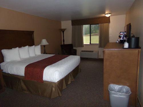  | Cowlitz River Lodge