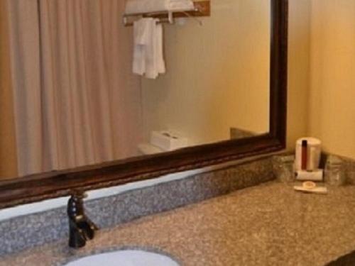 | Cowlitz River Lodge