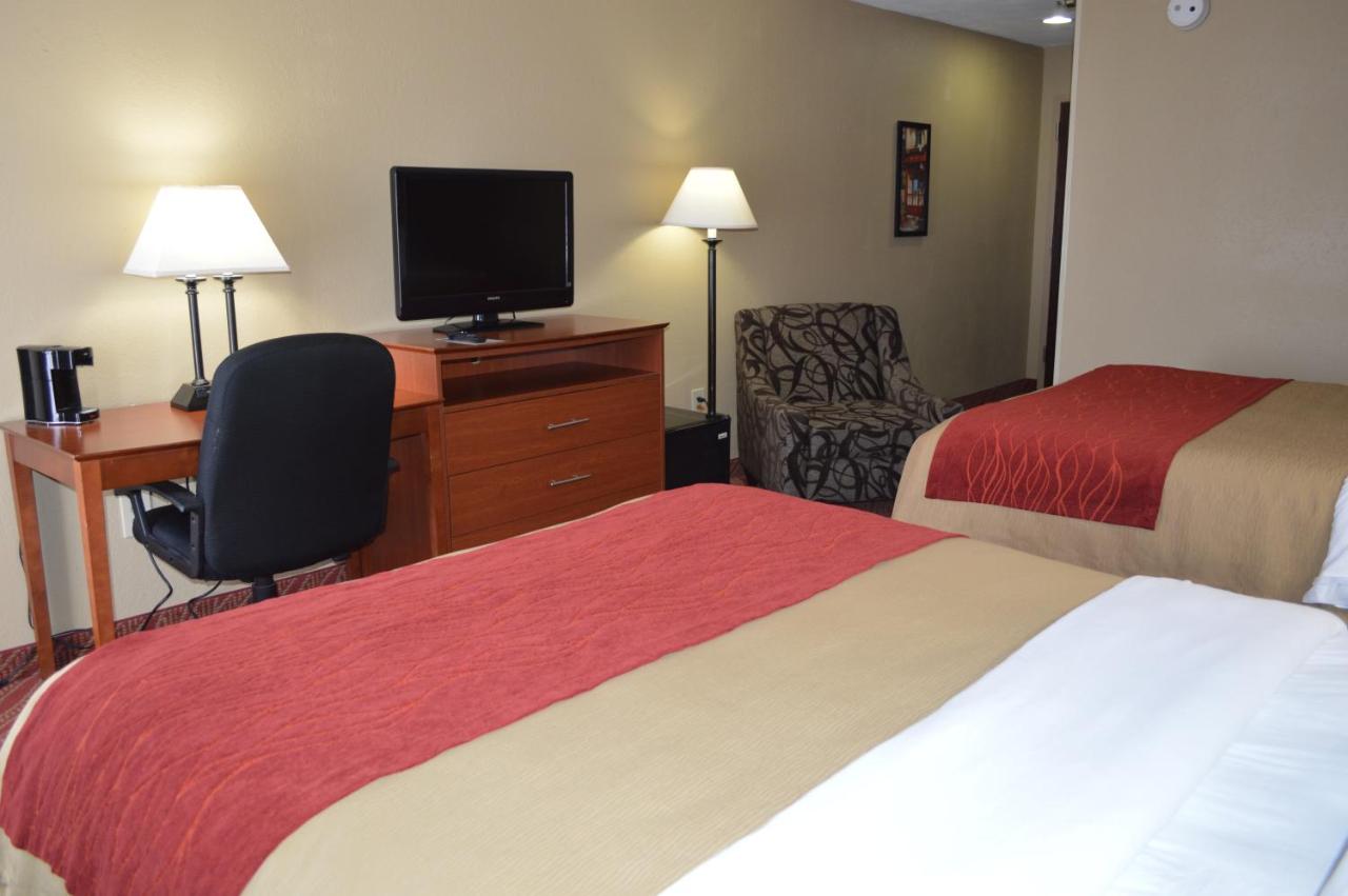 Queen Room with Two Queen Beds - Non-Smoking at Comfort Inn Poplar Bluff North