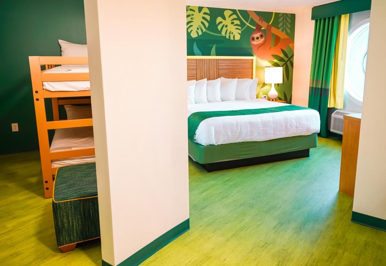 | Castaway Bay by Cedar Point Resorts